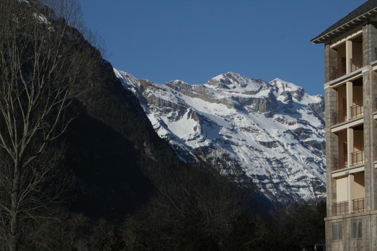 Descriptive Alt Text 3